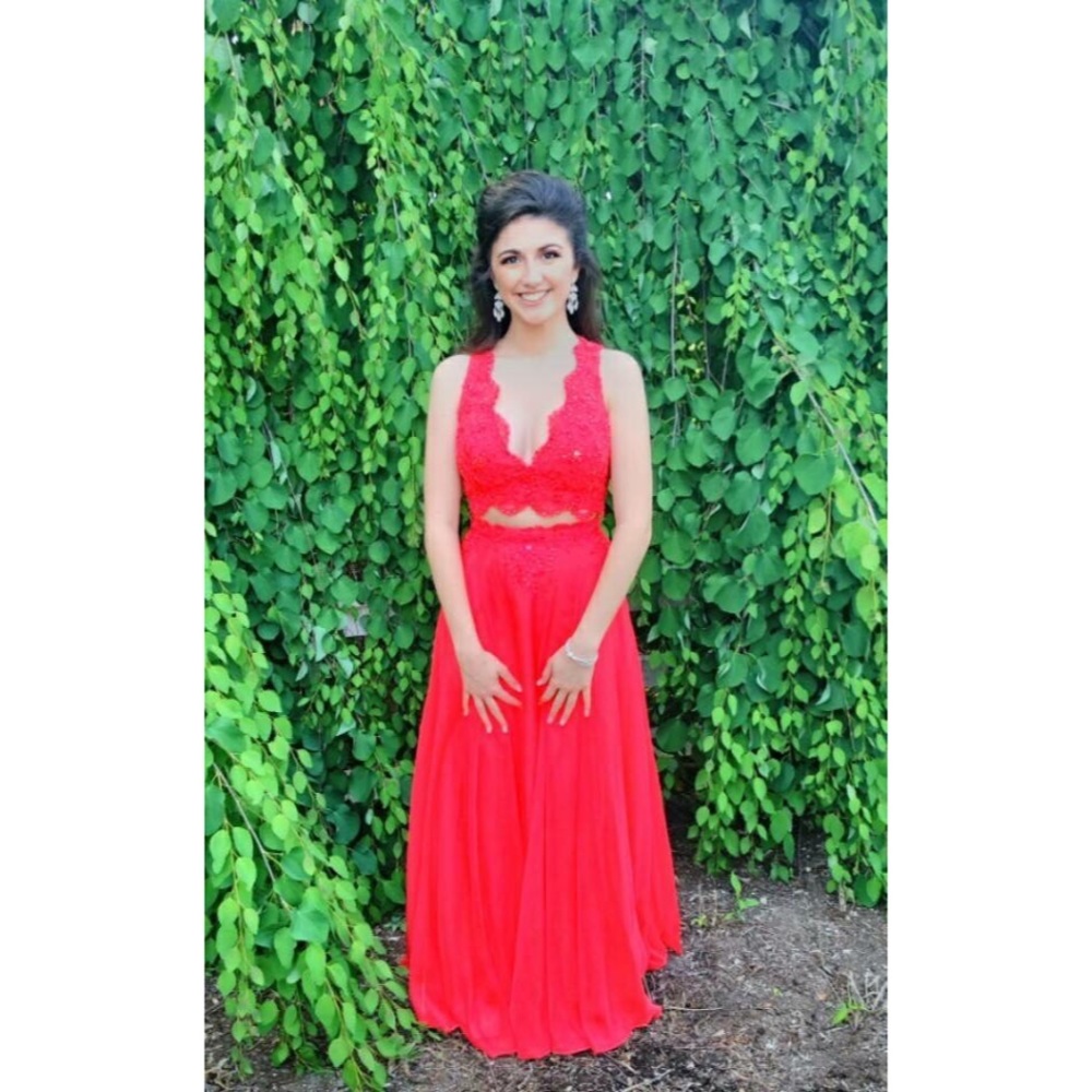 Prom dress - Picture 2 of 3